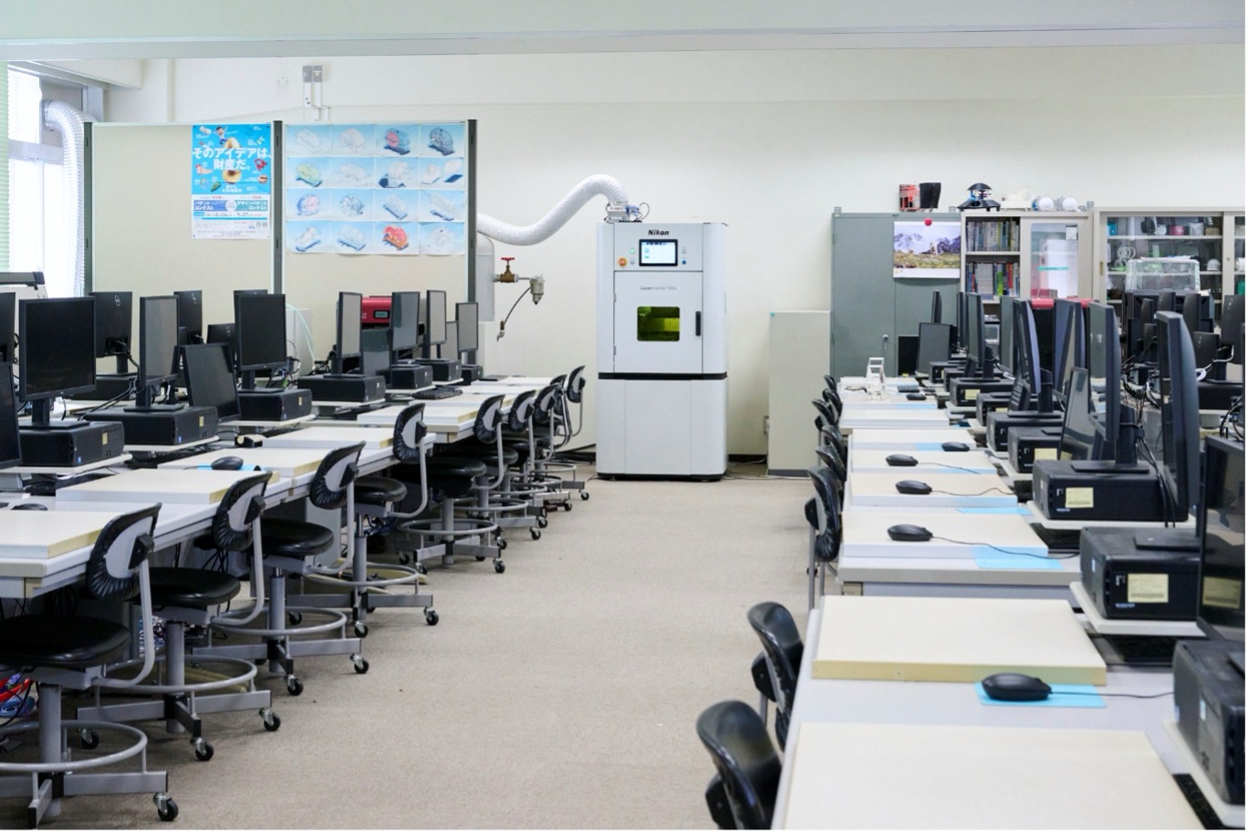 機械工学科の教室に設置されたLasermeister 100A